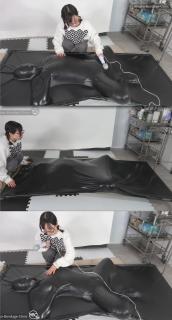 Human Doggy Suit in a Vacuum Bed 片名：Human Doggy Suit in a Vacuum Bed<br><br>这个是男M片，请喜欢此类的朋友购买，谢谢<br><br>This human doggy suited sub gets bound inside a vacuum bed! Then comes the vibrator to make things a bit more interesting!<br><br>这位穿着狗狗服装的潜水员被绑在真空床上！然后，震动器上场，让场面更加刺激！