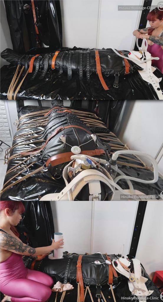 Making Him Smell His Own Spit and Cum! 片名：Making Him Smell His Own Spit and Cum!<br><br>这个是男M片，请喜欢此类的朋友购买，谢谢<br><br>This video is a continuation of "Encouraged Bondage and Spit Harvesting!" Hinako, wearing her shiny pink Leohex suit, first begins by putting 10 gauze sheets doused in a very special yellow liquid in the mouth of her rubber mask wearing sub. She follows that up by gagging him further with vinyl tape and putting on a white leather head harness over all that. After which, she puts him into a leather sack and ties him down strictly to the bed with rope. Further more, she puts a nose mask on him, connecting that to a bottle of his own spit and cum that was extracted previously! Unable to move, he has no choice but to smell his spit and cum for eternity as Hinako connects a UFO nipple toy and leaves him as is! Finally, she hooks him up the Cyclone, Japan's best pocket pussy device, making him blow his load.<br><br>这段视频是“鼓励束缚和随地吐痰！”Hinako穿着她闪亮的粉红色Leohex西装，首先将10张浸有非常特殊的黄色液体的纱布放在她戴着橡胶口罩的潜水器口中。她接着用乙烯基胶带堵住他的嘴，并在上面套上白色皮革安全带。之后，她把他放进一个皮包里，用绳子把他紧紧地绑在床上。此外，她还给他戴上了鼻罩，并将其与之前提取的一瓶他自己的唾液和精液连接起来！由于无法移动，他别无选择，只能永远闻他的唾液和精液，因为Hinako连接了一个不明飞行物乳头玩具，并让他保持原样！最后，她给他挂上了日本最好的袖珍猫装置Cyclone，让他吹出自己的负担。