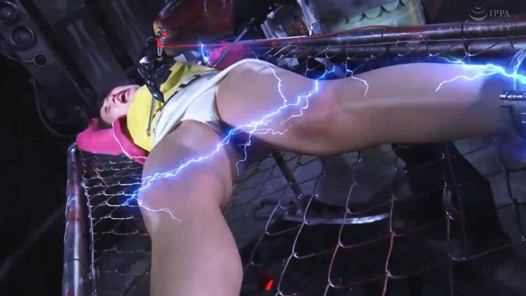 【精翻中文】ヒロイン討伐Vol.93 疾走戦隊マッハレンジャー 料理討伐 河西乃愛 河西乃爱饰演的女主角，是疾走战队Mach Ranger中唯一的女性成员——Mach Pink！她身着耀眼夺目、强烈荧光粉色的强化战服，与邪恶组织暴走军展开激烈战斗，是一位美丽的女战士。而盯上这位Mach Pink的，正是暴走军的料理番长——乔·科克。他的职责是为饥饿的怪人和战斗员献上绝品料理，而在人类当中，既美丽又强大的Mach Pink正是绝佳的食材。<br>运用巨大而凶恶的烹饪器具来“料理”Mach Pink，可谓是名副其实的“料理讨伐”。虽然做的事情非常残酷，但并没有特别血腥的表现，整部作品始终保持着易于观看的风格，所以可以放心。正因如此，想要欣赏这部别具一格的战队粉色战士讨伐记的朋友，千万不要错过！！<br>河西乃愛さんが演じるヒロインは、疾走戦隊マッハレンジャーの紅一点マッハピンク！　眩いくらいに映えまくる強烈な蛍光ピンクの強化スーツを装着し、悪の組織ボウソウ軍と熾烈な戦いを繰り広げる美人戦士だ。そんなマッハピンクに目を付けたのが、ボウソウ軍の料理番長ジョーコッカー。腹を空かせた怪人や戦闘員に絶品料理を振る舞うのが彼の役目で、人間の中でも美人で強いマッハピンクは絶好の食材となるのだ。巨大で凶悪な調理器具を使ってマッハピンクを調理する、まさにタイトル通りの料理討伐だ。やってる事は非常に残酷だけど、特にグロい表現はなく、終始視聴しやすいタイプの作品なので安心。そういう訳で、戦隊ピンクの一風変わった討伐を楽しみたい人は要チェック！！<br>作品番号<span style='color:#b0b0b0;'>[隐藏文字，购买后可见]</span>分享均为定制精翻，感谢支持<br>