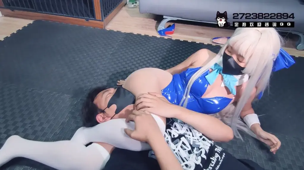 【BadCat】【妙妙】【飞鸟马时COS】【兔女郎打斗】【无捆绑！！】【出售原味】 大家好，我们是BadCat工作室。求关注 求关注！！！<br><br>【最新资讯】<br><br>工作室目前紧急招收女生绳模 有意的请联系 QQ 2723822894（一定要是女生）<br>工作室新开设 伪娘摄影 cos/女装捆绑摄影 等服务 白菜价格 有兴趣的欢迎咨询<br>捆缚模特目前三位  妙妙  依依 多比（长期接受定制 线下也可组合实践）<br>伪娘绳模 雪碧喵 小零 也可以接受定制 <br><br>【工作室简介】<br>* badcat工作室 坐标辽宁鞍山 <br>* 有专业的男女绳师 可提供专业定拍和体验 <br>* 未来会向cos拍摄 绳屋方向发展 <br>* 女生线下只做S 想线下捆她们的就不用问了 <br><br>目前其他平台的盗版视频日益猖獗 我们这个小作坊还是希望大家能够多多支持！<br>BADCAT 工作室专用QQ 2723822894  业务咨询 线下体验等事务 欢迎加他<br>女生个人VX 会收门槛 希望理解！<br>【工作室推特】@surelovemeng 工作室X刚刚成立 喜欢的宝宝欢迎关注！！<br><br>【本作内容】<br>本作来自粉丝定拍 是本喵cos成飞鸟马时 和表哥打斗的故事<br>这种片子其实拍起来也很辛苦 尤其是这种兔女郎的长发<br>不过粉丝看了觉得很不错 我们也就没有白忙活 感谢大家的支持！<br><br>【定拍/体验需知】<br>本工作室定拍 一律不露脸（戴口罩/眼罩）<br>只拍摄的都是一些清水擦边的作品 大尺度的内容 就不必询问了 <br>目前主做cos 剧情 百合等内容 最低600就可以订拍！<br>我们只是因为爱好并且想分享出来赚点零花钱而已，那些想歪的和喜欢大尺度的就不用联系我们了！<br>拍摄时间双方商量确定 决定定拍后 需要交付定金 方便我们安排拍摄时间<br><br>PS:工作室定拍收取的订金 一旦收取 没有特殊原因是不予退还的 这里必须说清楚 望各位定拍的粉丝知晓<br>定金的目的就是约束双方履行承诺的 如果真的因为后续原因 客户资金不足或其他原因 那只能按客户跑单计算<br>如因本工作室原因 会予以部分补偿 或全额退款 <br><br>关于体验 <br>本工作室本着健康约绳 释放压力为主 可提供部分恋足等内容的服务 但不要提什么裸露哪里的，这是线下体验，不是别的！<br>还有地区太远想考虑下的什么的也请想清楚能不能来，再联系我！我们在辽宁鞍山！！ 重点 在辽宁 鞍山鞍山！！<br><br>工作室对于男女绳师 约绑的费用是不同的 <br>现在专门推出男绳师捆绑服务 最低300起约 欢迎咨询！<br>如有伪娘CD TS等女装需求 服装请自备！<br><br>【招聘信息】<br>工作室长期招聘 鞍山本地及周边合作的模特 互勉/有偿均可 详情欢迎咨询！<br>伪娘这边应聘绳模是没有工资的，但如果相貌身材优秀的话，是可以长期互勉拍摄的，能接受的联系我！不能的话就免开尊口啦！<br><br>【赞助/联系我们】<br>工作室紧缺cos服，有想看cos捆绑的可以尽情赞助<br>其他大型道具 或者金属皮具 想看我们使用的 也欢迎联系我们！<br>BADCAT 工作室专用QQ 2723822894 <br><br>【写在最后】<br>【BadCat专用麻绳】现也对外出售 品质绝对过关，有需要的朋友欢迎联系我们。<br>【BadCat原味丝袜】黑丝白丝肉丝都有，包括视频里和塞嘴里的，有需要的朋友也可以联系我们，加好友时留言妖狐吧原味，可享原味包邮服务，每人限一次哦！<br>联系方式统一加QQ：2723822894  仅限业务咨询 想加VX的需要门槛  闲聊勿扰！<br>