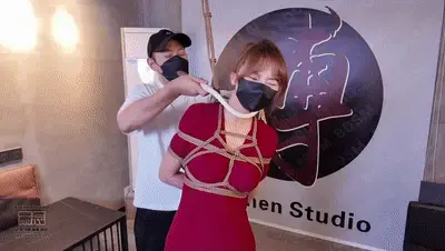 二次开发00后小情侣 上集 绿帽系列实录 齐逼短裙 油亮黑丝 调教开发 精彩刺激  【雨辰出品】，二次开发00后小情侣 上集 绿帽系列实录 齐逼短裙 油亮黑丝 调教开发 精彩刺激 <br>兄弟们日思夜盼的00后小情侣再次归来……<br>绿帽男友亲自送货上门，开发调教小女友……<br>男友怕妹子不接受，提前告诉我说是有剧本拍摄，然后演戏变真调……<br>更绝的是，他对妹子谎称把其送来就走，却暗中从地下车库提前进入调教室，在暗处观察女友的反应……<br>过程精彩刺激……<br>文件太大，分上下两集……<br>-----------------------------------------------------------------------------------------------------------------<br>解压密码（小写字母）：ycgzs 第一次解压后，把文件后缀改为zip，同一密码二次解压后,文件后缀改为mp4即可；先下载到电脑，再解压观看，切勿在云盘中直接观看。容易被和谐。<br>-------------------------------------------------------------------------------------------------------------------<br>【雨辰工作室】对圈内所有同好开放，提供定拍、约拍、体验、原味、周边、交流、学习等服务。QQ：3667764549 ，说明来意，非诚勿扰。