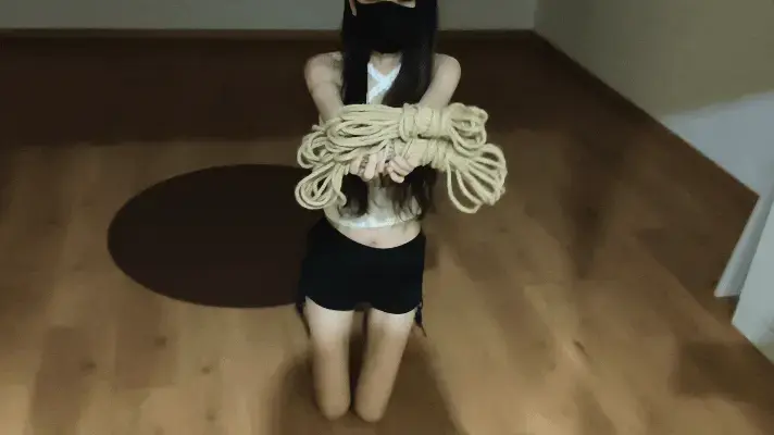小狗奴的习惯养成➕惩罚。驷马➕挠脚心➕抽打➕羞辱➕鞠躬磕头➕放置反省➕耳光 定拍请加QQ 1359092318<br>小狗奴的习惯养成。偷偷睡觉，没有迎接主人的后果。➕惩罚，驷马➕挠脚心➕抽打➕羞辱➕鞠躬磕头➕放置反省➕耳光。最后对白有瓜吃