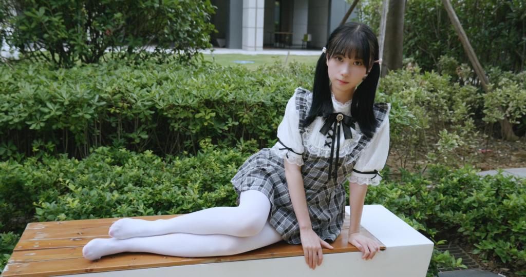 【袜得肤原创摄影】安娜可爱长裙半透白丝户外诱惑 