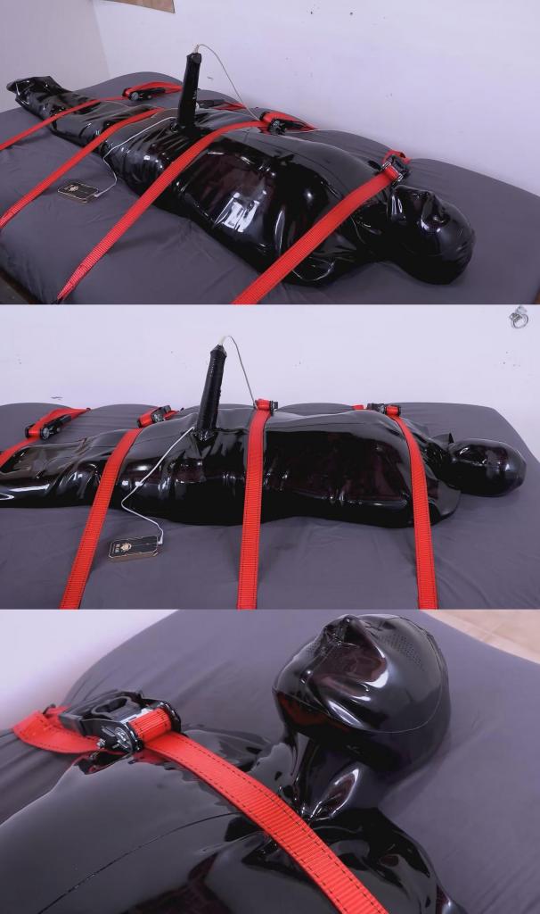 XCallxMexSirX vs. Their Random Torment 他们兴奋地扭动着身子，迫不及待地想要钻进乳胶睡袋里过夜。手臂塞进袖子，拉链拉好后，CallMeSir瞬间就失去了行动能力。这也意味着是时候进行一些最后的“润色”了。如果他们睡着了，就无法享受睡袋带来的乐趣，所以还加装了TENS止痛仪和按摩棒，让他们专注于这种无助的感觉。为了增加趣味性，两者都设置了随机的定时、持续时间和强度。<br><br>第一次电击袭来时，他们试图深吸一口气，但头罩上的小孔却让乳胶头罩勒得更紧。他们不知道的是，为了避免产生耐受性，止痛仪会在整晚逐渐增强强度。就在他们从电击中缓过神来的时候，按摩棒启动了，带来一阵快感，但片刻后又停止了。他们的沮丧并没有持续多久，因为接下来的电击又开始了，循环往复。Squirming with anticipation, they couldn't wait to spend the night in the latex sleep sack. With their arms fitted into the sleeves and zipped in the back, in moments, CallMeSir was helpless. It also meant it was time for some final touches. They wouldn't be able to enjoy the sleep sack if they fell asleep, so a TENS and wand were added to keep them focused on their helplessness. To keep things interesting, both are set with random timers, durations, and intensities.<br><br>When the first shock hits, they try to breathe in sharply, but the small holes of their hood cause the latex hood to pull the latex tighter. Unknown to them, the unit will slowly increase power throughout the night to avoid a tolerance build up. Just as they catch their breath from the shock, the magic wand kicks on, sending a wave of pleasure, only to turn off moments later. Their frustration doesn't last long as the cycle continues as another shock is delivered.