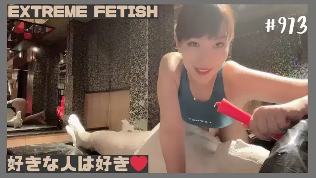 股間と鼻以外真っ白な石膏で固めたマゾ 我最终得到了一个完全白色的石膏雕像，除了它呼吸的鼻子和胯部。<br>我认为没有人会认为里面有一个人。<br>鲜红的蜡烛从她裸露的胯部滴下来，很漂亮。