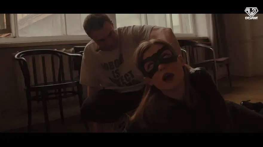 Catwoman Danger Mission 2 Heroine been defeated and captured in previous episode by 2 criminals. Revenge time