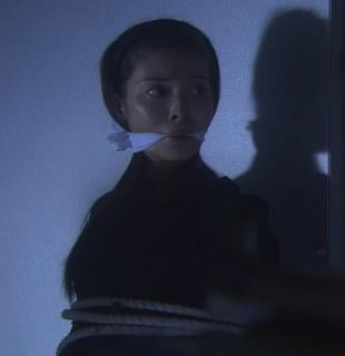 日剧KB片段 工藤新一的挑战书：今天来一段经典，黑丝美女绑架勒嘴，名侦探如何破案。感谢AAA同好的指路。