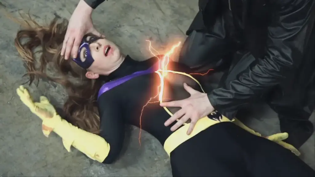 HK | Titanium vs Amethyst 1 In this Heroine Kombat matchup, Titanium faces our super heroine Amethyst in a best 2 out of 3 battle where each round pushes the fight closer to a final finish. The winner earns the last word with a fatality-style finisher.