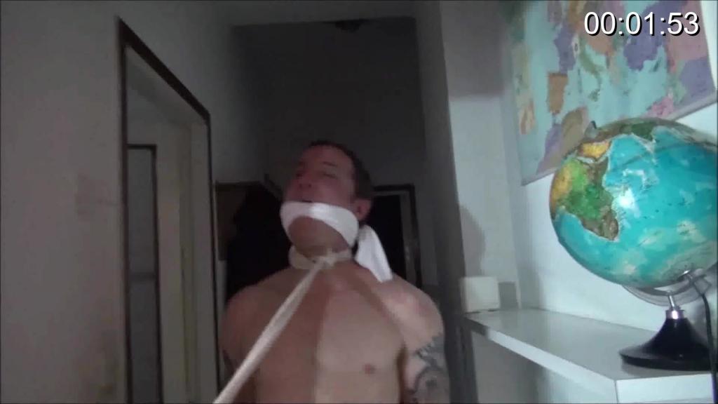 Training gone wrong! (Part 1) Tonys training alone in his own home, when suddenly hes hearing a strange noise coming from another room; he goes to check and..now he knows his training is over for today, or better another one has started, much more challenging..(BONDAGE MALE, BONDAGE, ROPE BONDAGE, LYCRA TIGHT SHINY SHORT PANTS, MICROFOAM TAPE GAG, WRAP AROUND TAPE GAGGED, BAREFOOT, STRUGGLING, HOGTIED, HD VIDEO)<br><br>托尼（Tony）独自在家中训练时，突然听到另一个房间传来异响；他前去查看……随即意识到今天的常规训练结束了，或者更确切地说，一场更具挑战性的“训练”才刚刚开始……（男性束缚、束缚、绳缚、紧身亮面莱卡短裤、微孔胶带口塞、胶带缠绕式口塞、赤足、挣扎、捆绑成“猪蹄扣”姿势、高清视频）