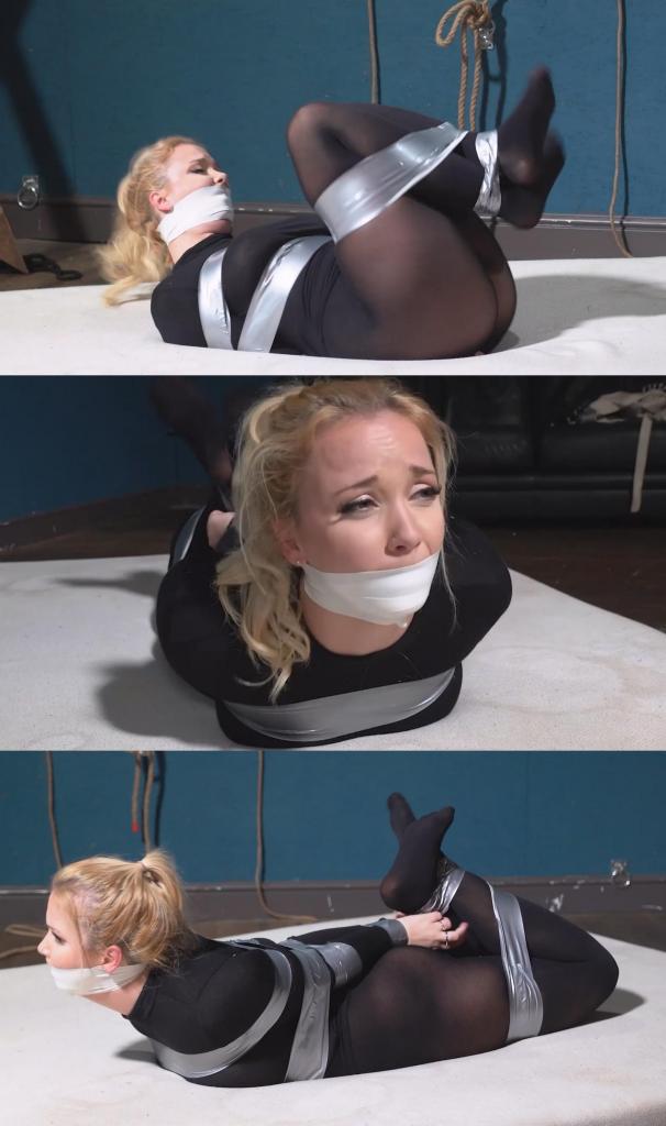 5327 Lil Missy UK in Taped Up Nylon Snooper 窥探者！窥探者！窥探者！怎么办？胶带！胶带！胶带！英国小妞穿着紧身衣和黑色连裤袜，误入了一个仓库，或许是错的，或许是对的。她被用微泡沫塑料完全包裹住，嘴巴也被胶带封住，然后被扔在床垫上挣扎。Snoopers Snoopers Snoopers. and whats the solution? Tape Tape Tape! Lil Missy UK wanders into the wrong or maybe right warehouse in her leotard and dark tights snooping combo. Fully wrap gagged with microfoam and duct taped and left to struggle on the mattress