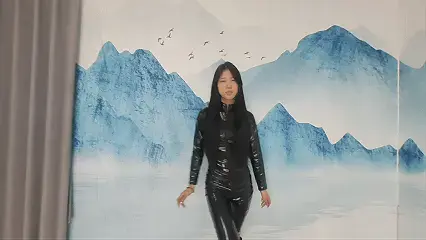 绳艺秀场 魅力展示之绳艺秀场，走秀搭配绳艺，会擦出怎样的火花...<br>本片经过模特知情同意进行拍摄，无任何真实暴力发生。<br>秦韵绳屋祝大家：马年行大运，发大财。<br>本绳屋无线下体验，请不用再咨询了，谢谢。<br>业务QQ：1937963514，可接定拍，欢迎骚扰。<br>解压密码：qinyun