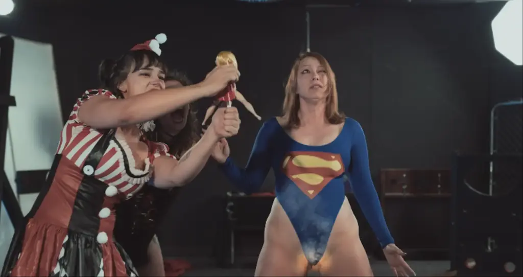 Freak Show our super heroine SG has been tracking mysterious activity at a local mental facility. No patient has ever been discharged, and there are unconfirmed reports of torture and unethical experiments on the patients. As her alter ego, she visits the facility to interview the director,