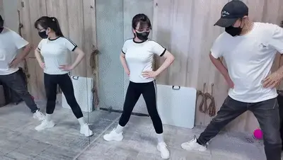 【定转公】A300 小涵和她的变态体育老师 第一集 紧身运动装 变态恋足系列 引诱骚扰猥亵玩弄 惊恐适应默认就范 【雨辰出品】，定拍转公映，【定转公】A300 小涵和她的变态体育老师 第一集 紧身运动装 变态恋足系列 引诱骚扰猥亵玩弄 惊恐适应默认就范<br>体育生小涵被其变态恋足癖老师看上，借上门训练之名，对小涵动手动脚，暗示引导，猥亵玩弄……<br>新模小涵，欢迎支持……<br>----------------------------------------------------------------<br>解压密码（小写字母）：ycgzs 第一次解压后，把文件后缀改为zip，同一密码二次解压后,文件后缀改为mp4即可；先下载到电脑，再解压观看，切勿在云盘中直接观看。容易被和谐。<br>---------------------------------------------------------------------<br>【雨辰工作室】对圈内所有同好开放，提供定拍、约拍、体验、原味、周边、交流、学习等服务。QQ：3667764549 ，说明来意，非诚勿扰。