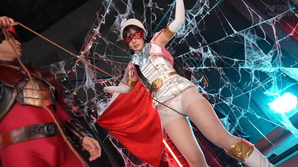 美少女仮面オーロラ 淫乱メス堕ち 怪物们越来越强大。但美丽的蒙面女战士欧若拉身负重伤，依然英勇战斗。然而，欧若拉被一只蜘蛛怪物下毒，苦苦挣扎。最终，女英雄被毒液击倒，落入蛛网，遭受怪物的折磨。缠绕的绳索摩擦着的弱点，折磨着她，让她性欲堕落，变成一个淫荡的女人。她精神上饱受煎熬，无法控制自己的欲望，猥亵地抚摸着戴着手套的私处……欧若拉被淫欲吞噬。【坏结局】<span style='color:#b0b0b0;'>[隐藏文字，购买后可见]</span> 出演女優 西尾まりな 監督 坂田徹<br>魔物はどんどん強くなっていた。だが、美少女仮面オーロラは傷ついても懸命に戦っていた。しかし、オーロラは蜘蛛魔物の毒にやられ苦戦する。毒がまわる身体で敗北しオーロラは蜘蛛の巣に捕まり魔物達に責められていく。コブ縄がオーロラの弱点を擦り責め魔物達に性的に陥落されオーロラは淫乱なメスへと堕ちてしまう。そして彼女は精神的に悩み苦しみ、欲望のおさまりがつかない自分の恥部を手袋でいやらしくまさぐるのだった…そしてオーロラは淫らな快楽に呑まれていく。[BAD END] Beautiful Girl Mask Aurora: The Lustful Females Fall