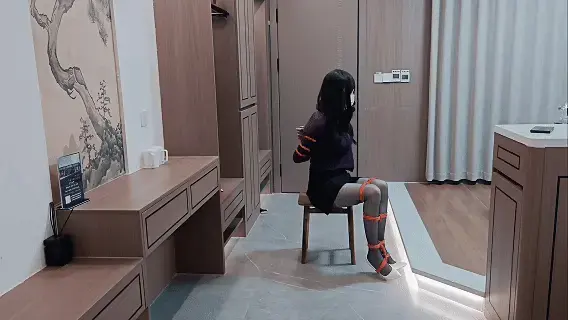 伪娘五花大绑 同好绑完后又想体验绑人，于是就拿我练手，绑的五花大绑。<br>QQ:1430783988<br>X:@lemonssmm