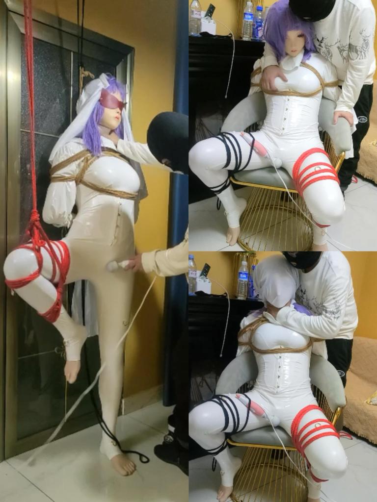kigurumi修女纯白少女婚纱虐待玩弄调教（胶衣+吊绑+捆绑+拘束+新娘+强制gc+sp+tk+裸足） 胶衣修女服 渔网内衣 乳胶衣kigurumi三层紧包，嘴巴贴上胶带，戴上头壳，捆绑起来。日式紧缚绑好后，吊绑强高，把双脚固定吊起，在毫无防备的情况下，拿出震动小玩具。一轮强制之后，主人依然没有停止的意思，把娃娃的四肢固定在摇椅上，让一动不能动，转圈感受她的恐怖，随后掐住小弟，一遍遍精准照顾，娃娃扭动身体想要逃脱，那只能换来更大力度的掐捏，既然不听话那就重点一起照顾了，随后还不过瘾把娃娃用被子卷起来全身上下全部挠痒一遍，脚心腋窝肚脐折磨到崩溃，一动不能动只能接受。