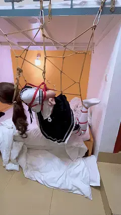 【追风】小南梁被三个S轮流SP 好虐呀 小M玩SP被抽了十多分钟 都哭出来了 <br>坐标:广州  天河   QQ:744324232 欢迎同好交流<br>解压密码:windgames