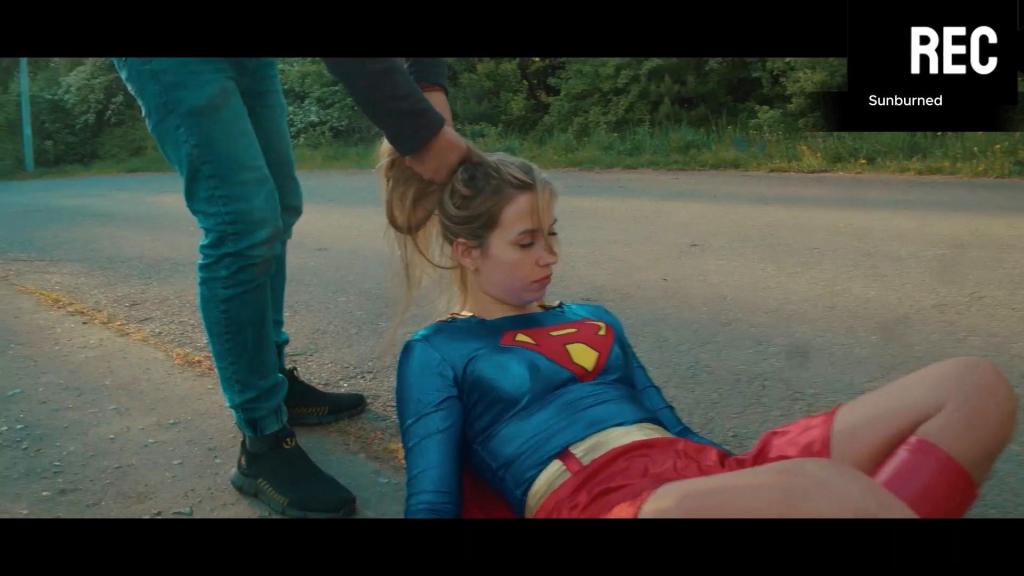 Sunburned Superheroine defeated by her enemy. <span style='color:#b0b0b0;'>[隐藏文字，购买后可见]</span>