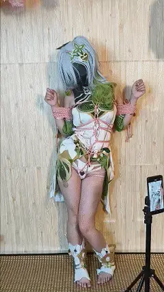 【SS工作室（女）《草神纳西妲（2）（正片）》】小草神的罚站地狱，三种罚站姿势，啵啵贝棒棒齐上阵，超色龟甲缚，强制分腿！折磨到双腿发软！   本期视频为草神纳西妲新场景第2期正片，正片视频价格首周22钻（之后为25），敬请期待后续！！！并打算将之前的视频做成合集并限时优惠，并陆续发布，敬请期待，<br>原神-草神纳西妲cos<br>目前运营业务:线下约绳体验，线下女s调教，视频定拍，视频购买，原味衣物定制，约稿，<br>附女生服装目前众筹计划:<br>约会大作战-狂三灵装(预计众筹资金600)<br>巴啦啦小魔仙-美琪 美雪 雅雅（预计众筹资金：美琪700.美雪700，雅雅：700)<br>崩坏星穹铁道-大昔涟(预计众筹资金800)<br>绝区零——艾莲乔（预计众筹资金800）<br>崩坏星穹铁道-花火（预计众筹资金800）<br>绝区零-普罗米娅（预计众筹资金1000）<br>初音未来-原皮 兔子洞（预计众筹资金800）<br>感兴趣的老板请添加联系方式众筹，感谢您的支持，解压密码：ShiShengGZS<br>如果有任何需求的老板，可以添加qq212035806（防走丢小号3947808667），推特@ShiSheng171912（@ShiShengGZS），注明来意，想体验被捆绑的也可以添加哦，另外招天津附近可以合作的女孩子。