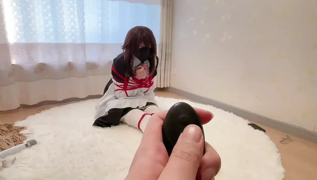 家中约绳，捆绑，震动，强高（上部） m是可爱的小南娘<br>周末的一天来到了她家里<br>谁能拒绝忙碌工作一周之后来一个悠闲的捆绑休息日呢<br>m共有两人，另一人来的比较晚<br>因为时长太长所以分上下两部