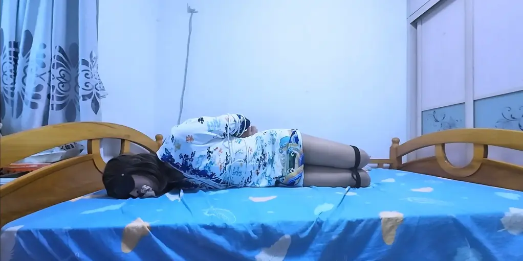 小男娘空姐装自缚 之前别人要求的定拍，库存<br>坐标广州，可s可m（偏m），欢迎来找我玩，QQ984626909