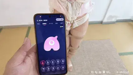 【布狗定拍】丝袜堵嘴塞入TD＋tk＋虐熊器 上身龟甲打底，再五角星缚，模特自己戴上震动虐熊器，肉色丝袜塞嘴，绑好以后抚摸挑逗，掀起裙摆塞进绳子里，露出腰丝和内裤，慢慢把裤袜拉下来到股绳处，塞入td，最后把鞋子脱掉，脚吊起来tk，模特全程娇羞的挣扎呻吟,,,,<br>下载文件后解压，解压完成将后缀zip111改为zip格式后解压，解压密码：ysbg1234 ，请大家不要在线观看，容易被和谐<br>【一丝布狗】原创工作室，向全国爱好者开放，本工作室提供绳艺捆绑模特、体验长时间囚禁、场地出租、原创视频销售，作品可私人定制、模特原味丝袜出售等，另外本工作室招募模特<br>qq：1181689048