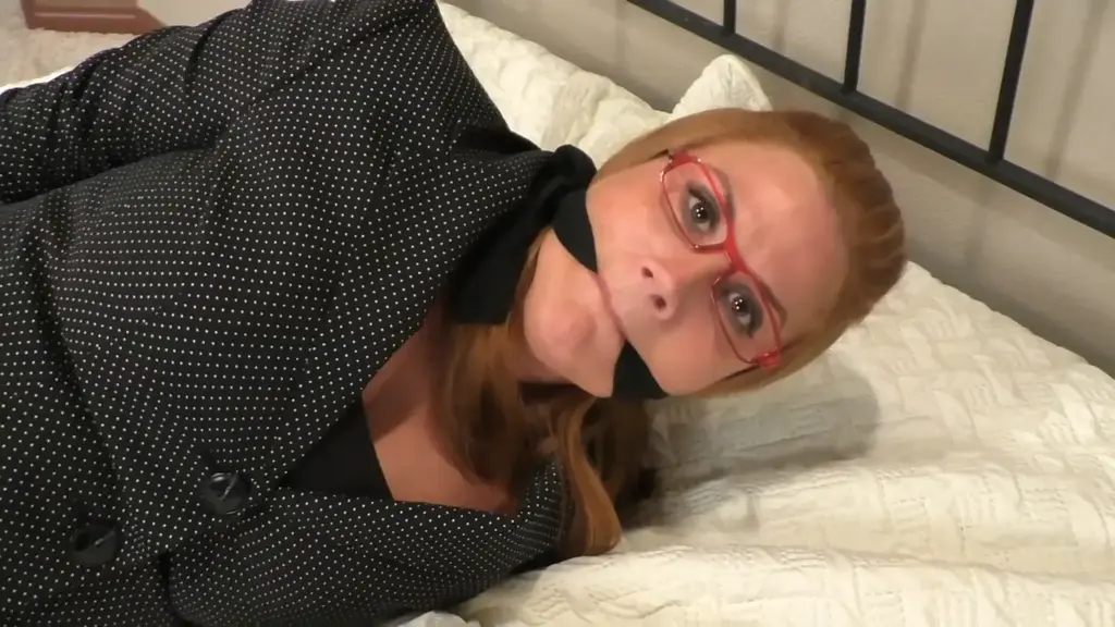 QT0213 Katherine West (is-qt-kw018) Sexy Katherine West is captured in her own home and made to bind & gag herself with her own pantyhose! She is eventually fully hogtied and left to struggle. She looks incredible wearing her business attire consisting of a short skirt and jacket, plus glasses. As she struggles, she manages to kick off her heels.