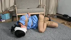 【紧缚实验室】【第三期】【花花】【震动棒】沦为肉货的可怜女搜查官！新姿势开发中，这个真能看蛇！ 此为原创系列！欢迎各位老板赞助！有意向欢迎咨询~！<br>——————————————————————————————————————————————<br>经过系统的市场调研考察，现在正式公布报价单！定拍基本报价明码公布，梯度研究后完全合理，为标准行业模板报价，欢迎各位放心购买！（报价公开，谢绝讲价！）<br>——————————————————————————————————————————————<br>1.计价公式＝基本时长报价＋道具服装内容报价＋版权报价（可选择不要）<br><br>基本时长报价（仅绳缚默认价格）：<br><br>500 15分钟<br>600 20分钟 <br>700 25分钟<br>800 30分钟<br><br>道具服装内容报价：咨询客服号后问有无此道具服装没有默认客户购买，特殊需求例如“玩具”“可能的人为损伤”“画质需求”等等会要求加价，咨询后可知详情<br>版权报价：三十分钟以下加500￥拿走，三十分钟以上加800￥拿走。<br><br><br>注：目前做简单剧本为主，若是复杂的建议拆分剧本。（摄像大概告知具体需求即可）<br><br>特此备注：“漏点 涉及入体 淫秽”不拍（严肃），拍过的都能拍，所以不要再来问尺度问题啦~，直接告诉我你要看什么内容先！其它看模特自身情况（正经）<br><br>有任何合理的建议 意见 问题 咨询 欢迎联系QQ客服号↓<br><br>联系方式：q453475236 q3896695284（分流）<br>说明：时长 内容 预算 不闲聊<br>——————————————————————————————————————————————<br><br>2.线下约拍：为防止诸多特殊原因比如嘴炮打着咨询的旗号但并没此意向或口说无凭等，所以我们要筛选人群，该项目仅针对在本工作室有过定拍的客户开放，定拍咨询过后可解锁此服务，先定拍后约拍~！。因此报价不公布，想要详细了解先定拍再沟通~！<br><br>解压码：要么是pzz123456，要么pzz654321 要么就是没设置<br><br>联系方式：Q453475236 Q3896695284