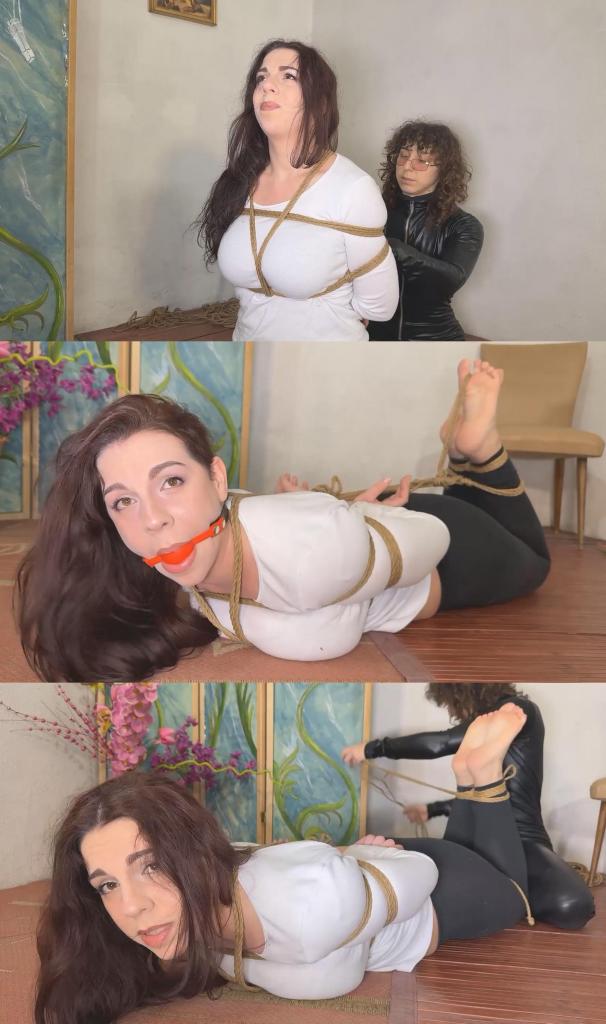 The thief bondage rigger into Beatrix home 克莱姆，一个身穿黑色紧身衣的窃贼，同时也是个捆绑高手，闯入了比阿特丽克斯的家中。<br><br>比阿特丽克斯会反抗克莱姆，但最终还是会被克莱姆用绳索紧紧捆绑起来。<br><br>一番搏斗之后，比阿特丽克斯被绳索捆绑成猪蹄状，赤着脚，嘴里塞着一个红色球形口塞，拼命挣扎……Clem a thief in black catsuit who is also a good bondage rigger comes into Beatrix home.<br>Bearix will resist to Clem but it wil lbe mpossible ending in tight rope bondage quicly performed by Clem.<br>After a fight, Beatrix will end tied in rope bondage in hogtie position, barefoot and also gagged by a red ball gag struggling a lot ...