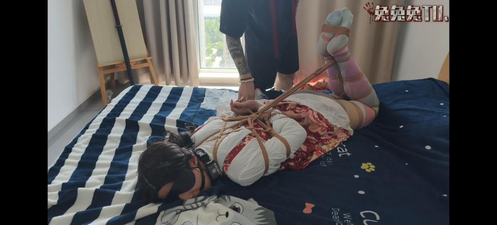 兔兔兔TU丶的约绳日记 15 【兔兔兔TU丶原创】捆绑可爱小男娘  驷马捆绑在床上，郊狼丶TK丶SP通通招呼上，而她能做的只有徒劳的挣扎……（坐标山东济南莱芜，约绳约调请➕q1808326895）