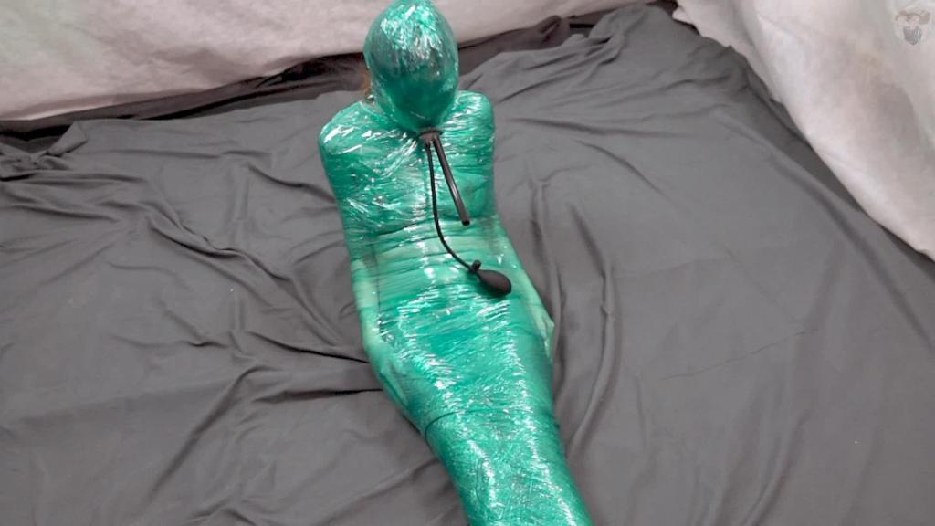 Green stretch cocoon bondage and gag with pear Sonya loves anything new. She likes to experience new sensations. This time she decided to have fun with green stretch wrap. She wrapped herself up from head to toe and applied a pear gag. Oh, how she likes this gag! Sonya was like in a cocoon and had as much fun as she could...