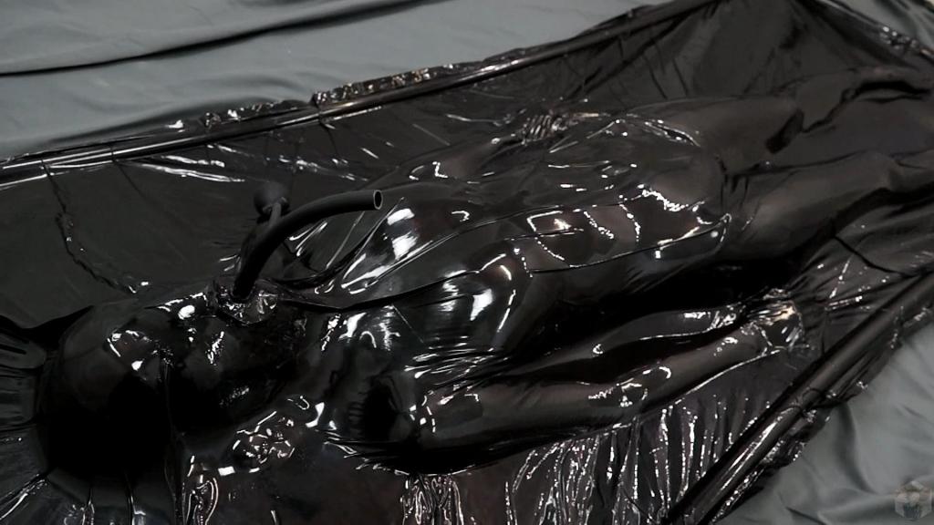 Girl in black vacuum bed with vibrator, inflatable gag in mouth Sonya decided to test the new pear gag. The girl decided to combine pleasure and usefulness. She climbed into the vacuum bed with the gag and used a vibrator for a better effect. Despite the fact that she had a gag in her mouth, her moans of orgasm were audible....