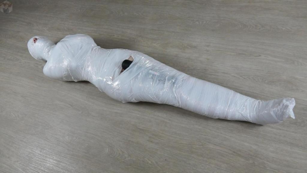 White stretch film shell, orgasm from vibrator It's been a long time since Sonya had any fun with film. With stretch wrap. Tonight she wrapped herself in white clingfilm and indulged in a big black vibrator. The girl's mouth was wrapped, look closely. Sonya delighted in every orgasm while in the white cocoon.