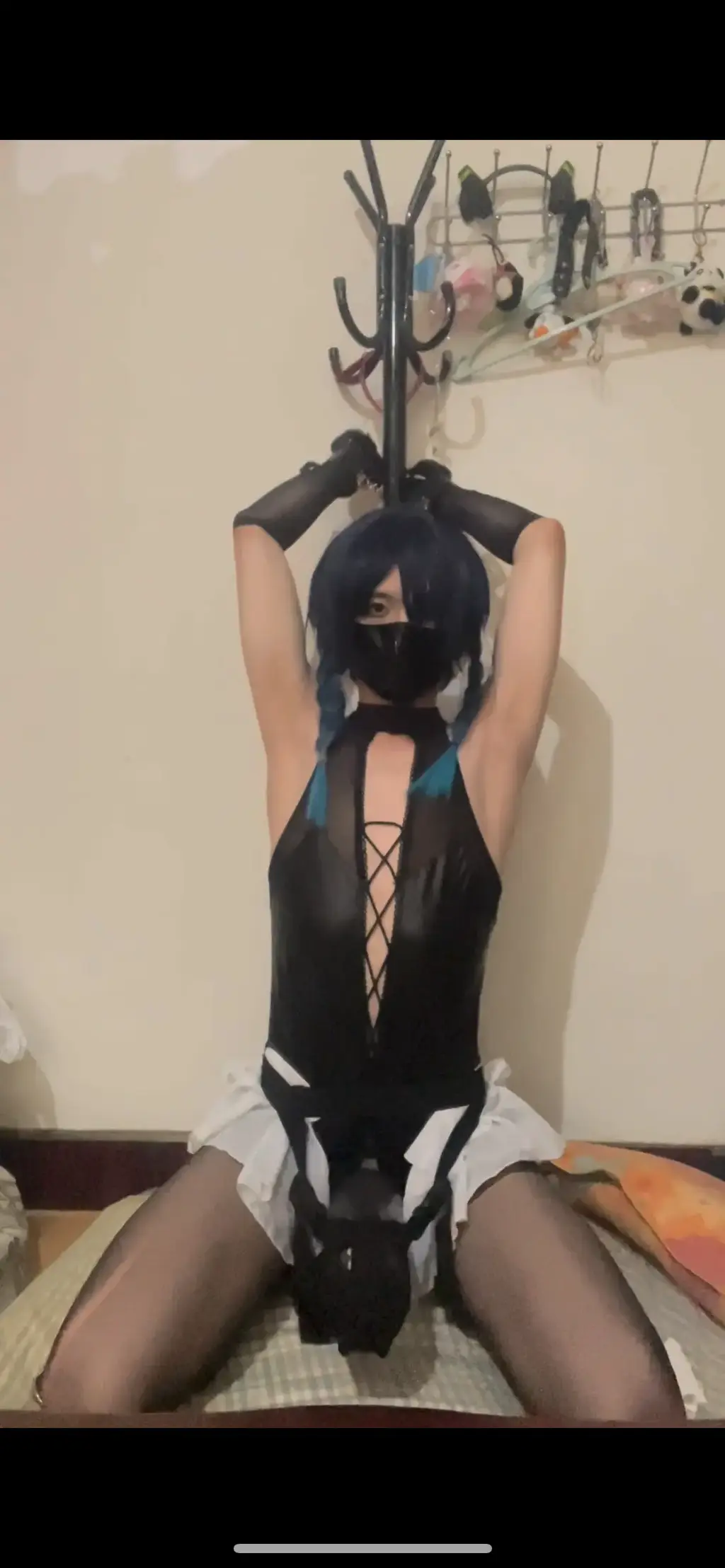 【伪娘】伪娘被榨汁机寸止榨精，酷刑折磨20分钟 入圈以来最刺激的一次榨精体验，总共持续了20 分钟，快感和痛苦混杂在一起不断冲击大脑，<br>糕潮两次以后身体已经到达极限，但是一失去意识立马就会被下面传来的的刺激唤醒，<br>简直是有生以来最难熬的20分钟，简直就是酷刑（不过我很喜欢）（笑）第三次糕潮后彻底变成无法思考的母狗。<br><span style='color:#b0b0b0;'>[隐藏文字，购买后可见]</span><br><span style='color:#b0b0b0;'>[隐藏文字，购买后可见]</span>