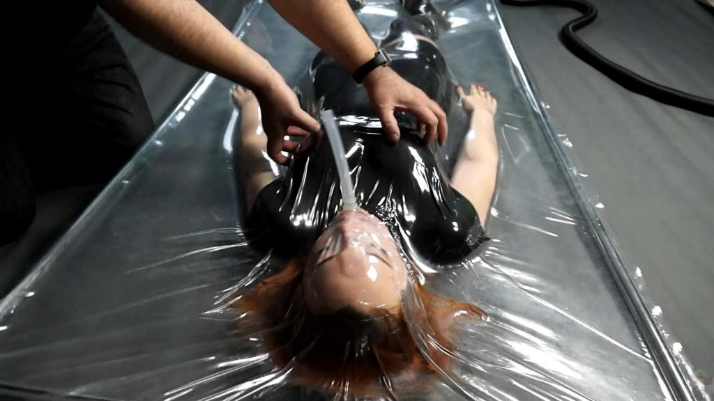 Breathing games and tickling Sonya in the vacuum bed The guys are having fun together again. Sonya is in her favorite vacuum bed and Bob helps the girl experience new emotions. He pinches Sonja, she laughs and moves from his pinches. But Bob is not only interested in pinching her, but also in playing with her breath. Sonya enjoys it as well.