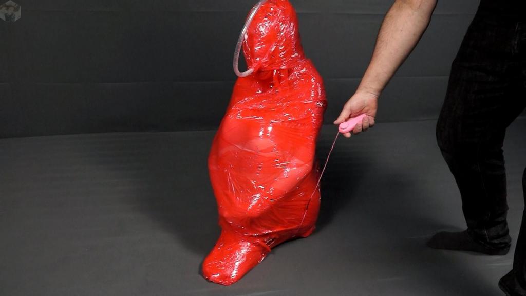 Girl packed in red stretch film and placed in a vacuum bag with a vibrator Sonya and Bob are having fun again. Today, Bob wrapped Sonja with red stretch wrap in a ball and put the girl in a vacuum bag. Oooh, how much emotion this brought out in Sonia. The girl was experiencing a double sheath.