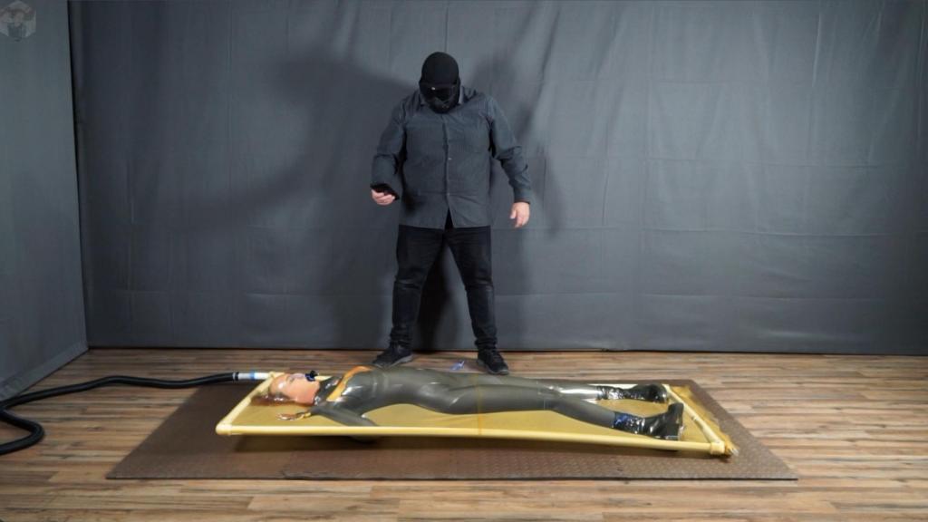 Batwoman in a latex vacuum bed and electrocution games by Hacker Batwoman infiltrated Hacker's lair and caught him in the act. But Hacker proved to be more cunning than the Dark Knight...