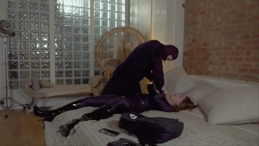 SYCC#92 – Just Following Orders our super heroine Scotland Yard investigates the murder of an assassin.