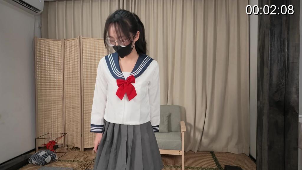 捆绑嗷嗷加狗奴协议 这次请到了嗷嗷来完成特别重口的狗奴协议，借鉴了一个动漫里的狗奴协议加了改动，请把声音调大，嗷嗷穿着jk黑丝，被捆绑起来跪地念着重口狗奴协议，听完就知道多么有趣，看视频嗷嗷很明显都说的不好意思，虽然戴着口罩但肉眼可见的脸红，看完请尽情意淫