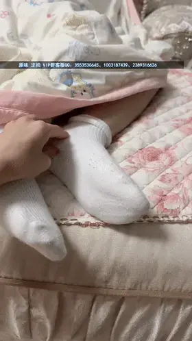 【琳媚】【琳雪】两姐妹在家 姐姐偷偷去挠睡着的妹妹的小JIOJIO 还脱袜子 工作室定拍QQ：1003187439、3553530645 备用2389316626，3104988182<br>【出原味妹子】（客服小洛：3553530645、3104988182） （红豆：3664704085）（玉箫：2389316626、366700880）<br>两姐妹在家 姐姐偷偷去挠睡着的妹妹的小JIOJIO 还脱袜子