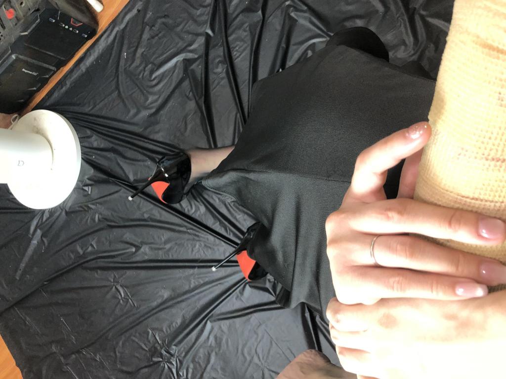 奉天风华正茂 女Mmiss睡前侍奉 红底高跟鞋女秘书 奉天风华正茂<br>QQ/微信 297506318 添加注明妖狐<br>2026-1   解压密码 ftfhzm 解压之后 添加后缀 .mp4 播放 不要在线播放 下载之后播放<br>MISS睡前侍奉<br>'踢完世界杯的莫德里奇'回到了自己温馨的小房间,让自己的女秘书好好侍奉自己,哈哈哈...<br>喜欢荒野大镖客,喜欢GTA,喜欢莫德里奇都融入了我拍的视频了...绿色剪辑,符合规定,有需要素材的请加我微信.<br>沈阳地区同好可以加我.有问题加微信.