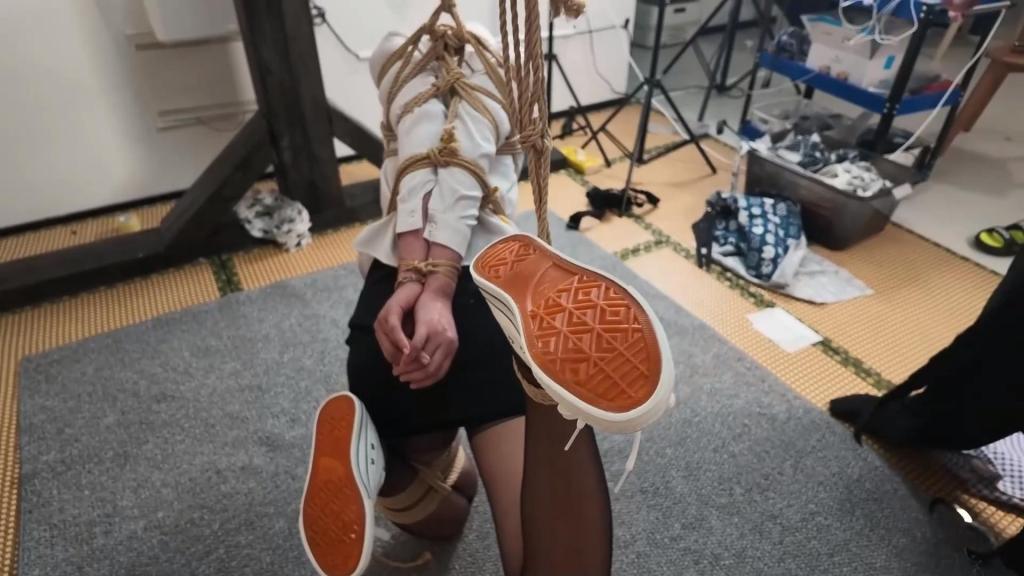 【花花】p6 吊缚姿势展示 金属柱固定 花花这段时间不接活，要预约的可以先加客服号哦Q453475236 Q3896695284