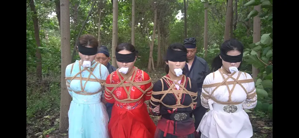 一绳有你定制《女神捕之千金蒙冤案》第三集 四女逃脱后老板娘起了歹心，将三女迷晕后绑起来玩弄，三女成功逃脱制服了老板娘，在押解老板娘的路上遇到了追兵。。。。。