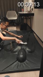 【预告】小m在真空床里被玩弄窒息加电击，震动棒榨精到硬不起来 【预告】小m在真空床里被玩弄窒息加电击，震动棒榨精到硬不起来，8.5上线