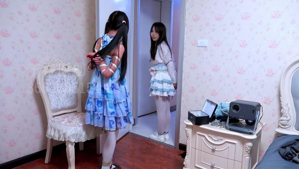 【子衿原创】30905 新模试镜 闺蜜俩的捆绑体验 百度下载解压密码：zjsy,子衿工作室向全国绳艺爱好者提供：体验捆绑绳模服务、绳艺作品销售、作品定制、视频网调、原味等，另外本店招募绳模，。<br>订拍请联系QQ：3663605154