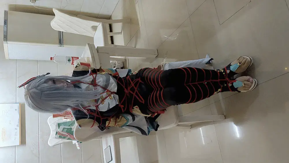多人紧缚脱出挑战赛 邀请了4位男娘coser嘉宾，进行多人绳缚挣脱挑战赛，多种束缚方式 互相挣脱，他们能否挑战成功，顺利挣脱束缚？