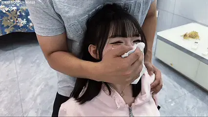 窒息体验馆3惊梦 窒息体验馆在多人离奇失踪后终于引来了官方的注意，在逮捕行动中馆主仓惶而逃，在不断的逃亡生活中他学会了一种名为入梦的手段并以此在梦中折磨目标，这天他尾随娜娜来到了她的家中，而她却浑然不知…… 定制联系QQ2576361018