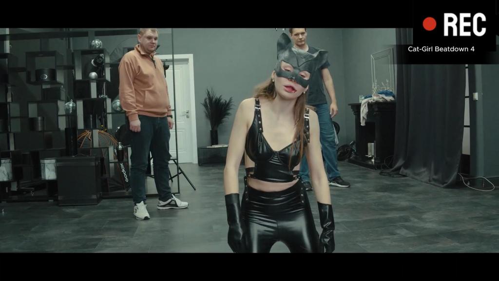Cat-Girl Beatdown 4 Superheroine defeated by her enemy.<span style='color:#b0b0b0;'>[隐藏文字，购买后可见]</span>