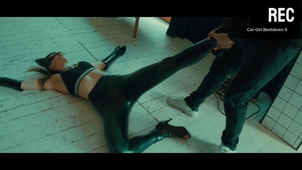 Cat-Girl Beatdown 5 Superheroine defeated by her enemy.<span style='color:#b0b0b0;'>[隐藏文字，购买后可见]</span>