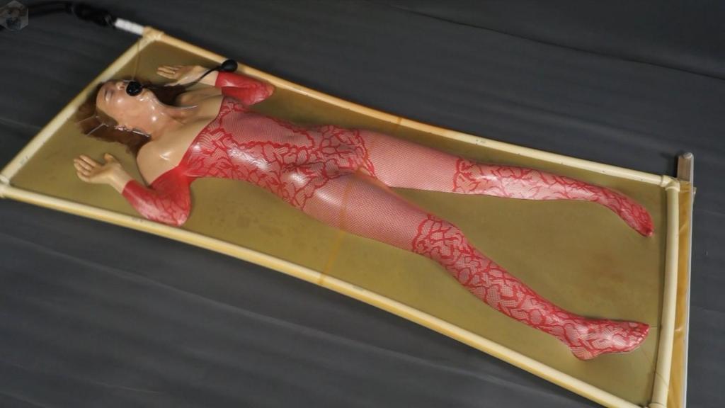 Red costume and pear gag in a latex bed Sonya is in her new red suit and looking for a new experience. Her favorite latex crib and pear gag brings her pleasure.